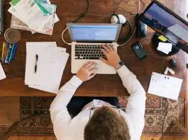 Être auto-entrepreneur, ce qu’il faut savoir Un homme auto-entrepreneur